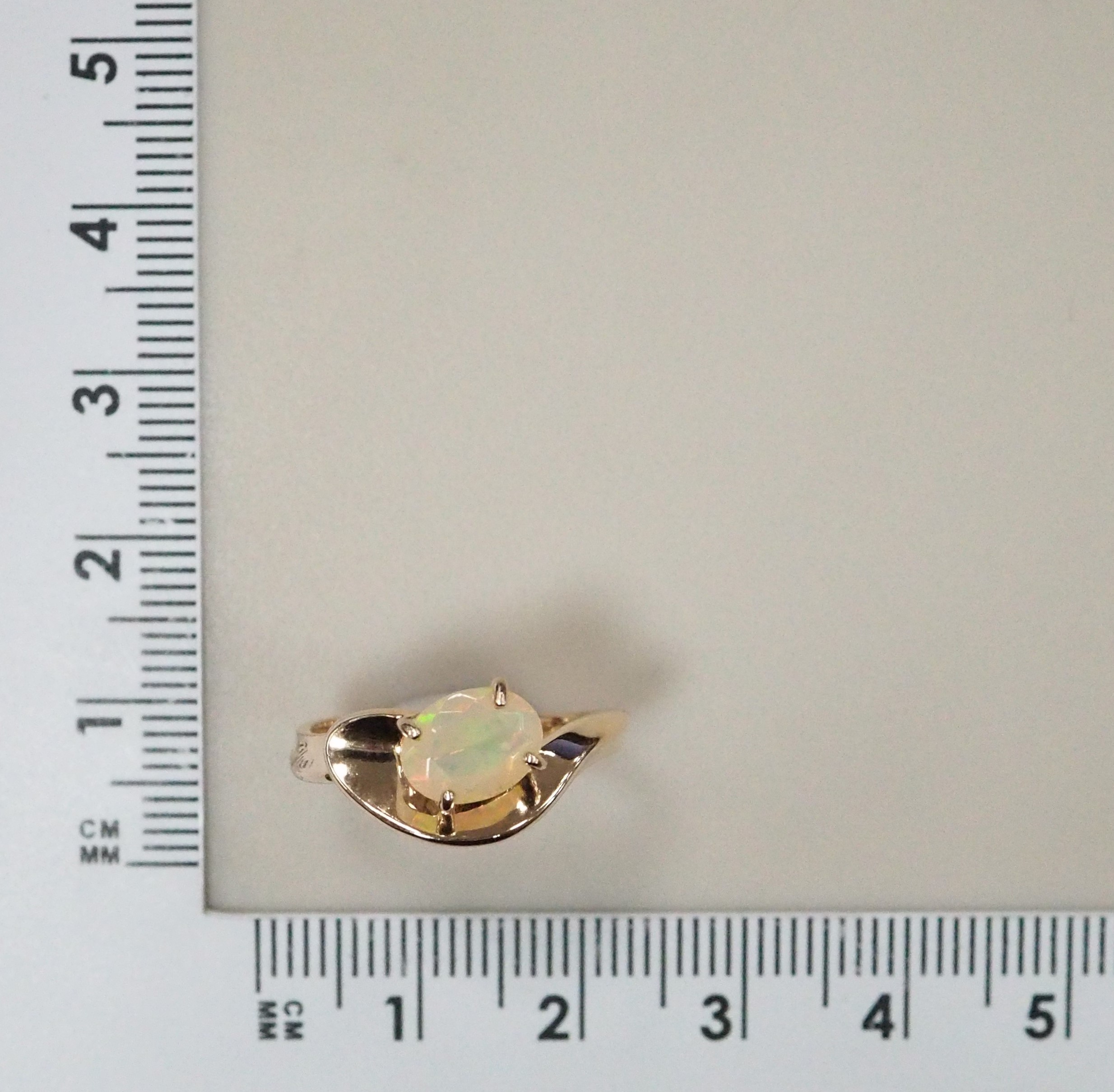 Серебряное кольцо с опалом